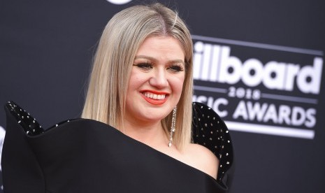 Kelly Clarkson kembali menjadi pembawa acara Billboard Music Awards.