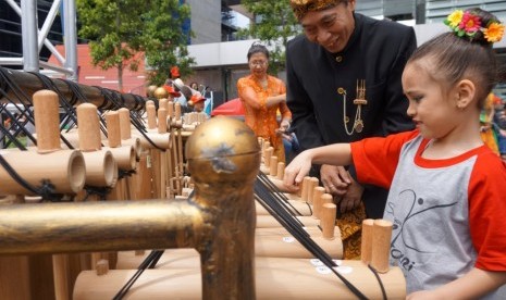 Kelompok Adelindo Angklung datang khusus ke Melbourne untuk memperkenalkan budaya angklung.