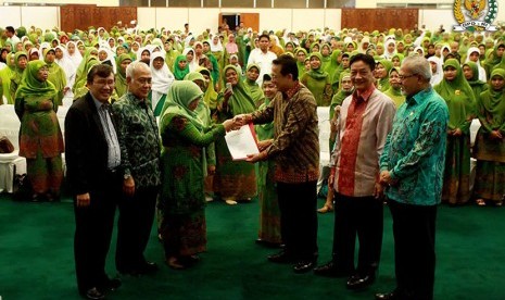   Kelompok DPD RI menerima Delegasi Muslimat Se-Purwakarta, Selasa (14 Mei 2013).