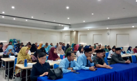 Kelompok Kerja Kepala Sekolah (K3S) Dasar Kota Samarinda bekerja sama dengan Klinik Pendidikan MIPA (KPM)  menggelar Pelatihan Pembimbing Olimpiade Matematika dan IPA. 