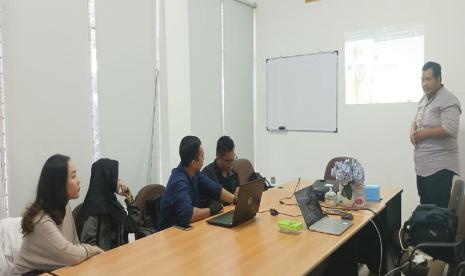 Kelompok P2MW 2024 dari Program Studi Sistem Informasi Universitas BSI (Bina Sarana Informatika) Kampus Pontianak kembali menjalani sesi pendampingan lanjutan pada Kamis, 6 Juni 2024.