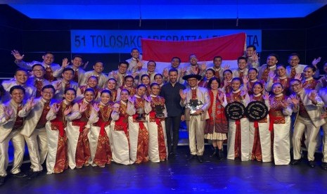 Kelompok paduan suara Batavia Madrigal Singers (BMS) menyabet gelar juara umum di ajang kompetisi paduan suara tingkat dunia, 