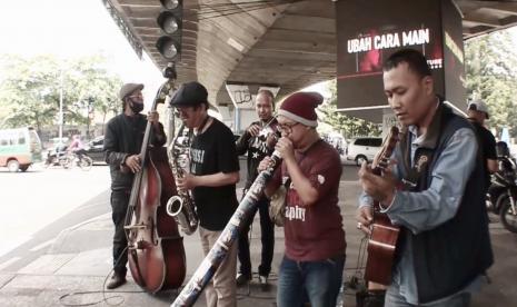 Kelompok Penyanyi Jalanan di Bandung, Jawa Barat