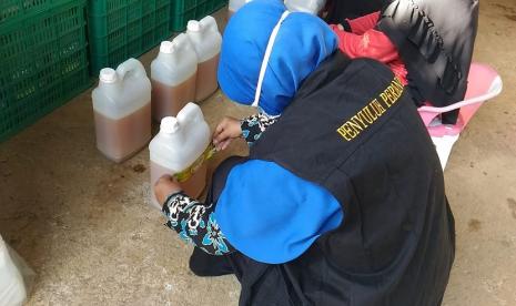 Kelompok Tani Ngudi Slamet binaan Rumah Zakat mendapat pesanan 600 jerigen atau 3000 liter agensi hayati PGPR (Plant Growth-Promoting Rhizobacteria) dari Laboratorium Pengamat Hama Penyakit Banyumas. PGPR adalah bakteri pemacu pertumbuhan tanaman. 