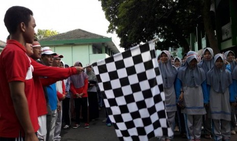 Keluarga Alumni  Walisongo menggelar jalan sehat kebangsaan di kampus UIN Walisongo Semarang, Sabtu (13/5)