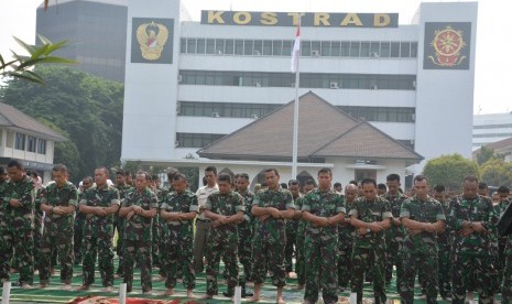 Keluarga Besar Kostrad shalat istisqa di Lapangan MAkostrad, Rabu (28/10)