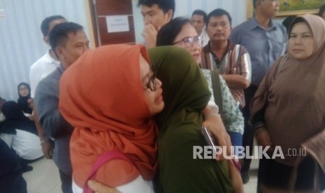 Keluarga dari korban jatuhnya pesawat Lion Air JT 610 mendatangi RS Polri untuk tes DNA di Rumah Sakit  Polri Jakarta pada Rabu (31/10) pagi.