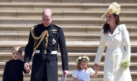 Keluarga Pangeran William dan Kate Middleton bersama dua anak mereka, Pangeran George dan Putri Charlotte.