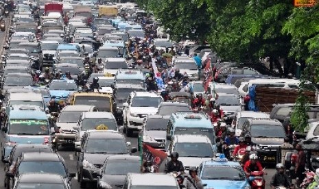 Kemacetan di Jakarta merupakan salah satu bentuk buruknya sistem transportasi di Ibu Kota Negara (ilustrasi).