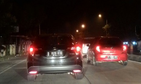 Kemacetan di Jalan Raya Kendal menuju Semarang pada Senin (26/6) malam.