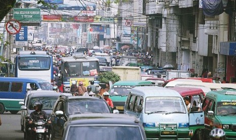 Kemacetan di Kota Bandung, Jawa Barat.