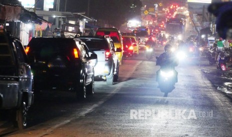 Dinas Perhubungan (Dishub) Kabupaten Badung, Bali, memprediksi terjadi peningkatan volume lalu lintas sebesar 40 persen di kawasan Kuta dan berbagai objek wisata lainnya di wilayah Badung (Ilustrasi lalu lintas)