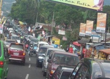 Kemacetan yang terjadi di Puncak, Bogor, Jawa Barat