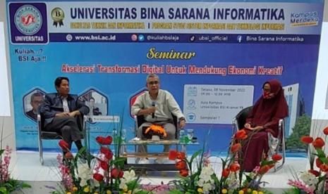 Kemajuan revolusi industri 4.0 membuat dunia pendidikan harus beradaptasi agar dapat bertahan dalam perubahan tersebut. Program studi (prodi) Sistem Informasi Universitas BSI (Bina Sarana Informatika) mengadakan seminar dalam rangka mengenalkan informasi dunia digital kepada mahasiswa. 