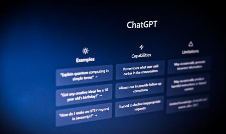 ChatGPT merupakan chatbot pertama yang mengemas LLM dengan sangat canggih hingga mampu menjadi sebuah chat interface yang mudah digunakan dan ramah pengguna.