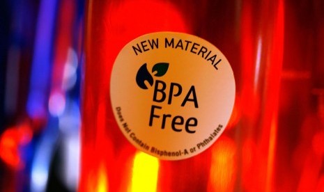 Kemasan plastik tak mengandung BPA. Paparan BPA (bisphenol A), sering kali dikatakan bisa menyebabkan kanker, kemandulan, dan isu-isu kesehatan lainnya.