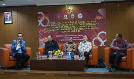 Kemendagri menyelenggarakan kegiatan Rapat Fasilitasi dan Pembinaan Kelompok Masyarakat untuk Penguatan Ideologi Kebangsaan dan Wawasan Kebangsaan bekerjasama dengan Lembaga Ketahanan Nasional (LEMHANNAS) R.I yang diselenggarakan di Aula Pertemuan Badan Kesbangpol Kota Samarinda, Kalimantan Timur (Kaltim), Jumat (20/1/2023).