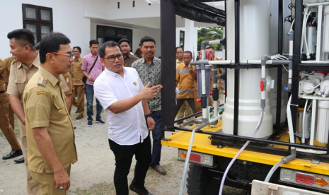 Kemendes PDTT mengirimkan mobil tangki air bersih ke Pemkab Sigi.