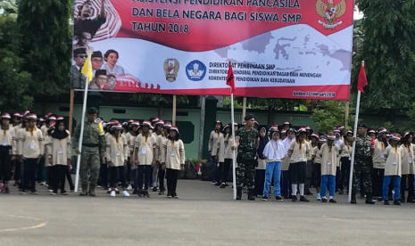 Kemendibud dan TNI bekerja sama selenggarakan kegiatan asistensi pendidikan.