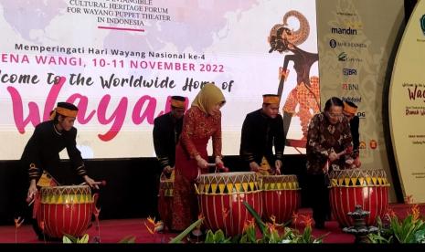 kemendikbud Ristek menggelar pertunjukan wayang di Gedung Pewayangan Kautamaan Taman Mini Indonesia Indonesia (TMII), Jakarta Timur pada Kamis-Jumat (10-11/11/2022).