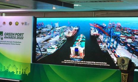 Kemenko Marves sebut program green port terus alami kemajuan.