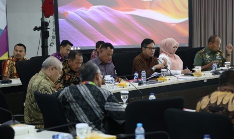 Kemenko PMK mengadakan rapat koordinasi untuk menindaklanjuti arahan Presiden tentang percepatan penanganan dampak bencana tsunami Selat Sunda.