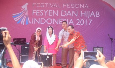 Kemenpar Gelar Festival Pesona Fesyen dan Hijab 2017 di Lippo Plaza Kramat Jati.