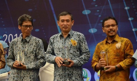 Kemenristekdikti tetapkan Balai Besar Penelitian dan Pengembangan Bioteknologi dan Sumber Daya Genetik Pertanian (BB Biogen) sebagai Pusat Unggulan Iptek (PUI)  Bioteknologi Pertanian.