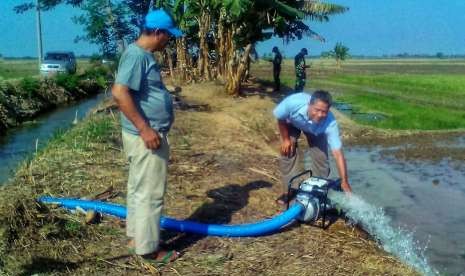 Kementan bergerak cepat melakukan pompanisasi di sembilan desa di kabupaten Karawang, Jawa Barat.