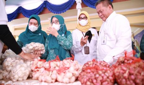 Kementan memantau gelaran pangan murah di Lamongan, Jawa Timur.