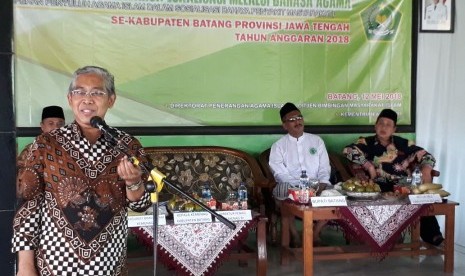 Kementerian Agama (Kemenag) melakukan pembinaan terhadap warga lokalisasi di Balai Desa Banyuputih, Kecamatan Banyuputih, Kabupaten Batang, Jawa Tengah, Sabtu (12/5). 