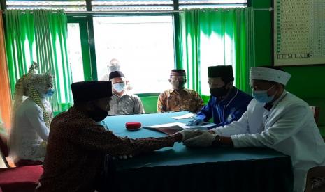 Kementerian Agama (Kemenag) telah menetapkan biaya untuk layanan nikah dan rujuk di Kantor Urusan Agama (KUA). Pembayaran hanya bisa dilakukan dengan melakukan transfer yang langsung masuk ke kas negara sebagai Penerimaan Negara Bukan Pajak (PNBP).