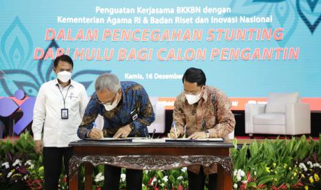 Kementerian Agama (Kementerian Agama), Badan Kependudukan dan Keluarga Berencana Nasional (BKKBN) dan Badan Riset Inovasi Nasional (BRIN) berkomitmen untuk memperkuat kerja sama mencegah stunting dari hulu bagi calon pengantin. 