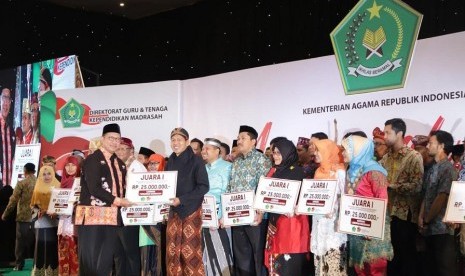 Para pendidik agama Islam  dalam Anugerah Guru dan Tenaga Kependidikan (GTK) Madrasah Berprestasi 2018 (ilustrasi)