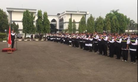 Kementerian Agama secara resmi melepas gelombang pertama petugas haji Panitia Penyelenggara Ibadah Haji 1444 H/2023 Daerah Kerja Madinah dan Bandara di Asrama Haji Pondok Gede, Sabtu (20/5/2023). 