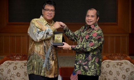 Kementerian Desa, Pembangunan Daerah Tertinggal dan Transmigrasi, Marwan Jafar menerima kunjungan Duta Besar Malaysia untuk Indonesia, Dato' Zahrain Mohamed Hashim di Kantor Kementerian Desa, Kalibata, Jakarta Selatan, Kamis (18/2).