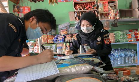 Kementerian Keuangan melalui Bea Cukai melakukan monitoring harga transaksi pasar (HTP) khususnya pada hasil tembakau rokok di berbagai daerah.