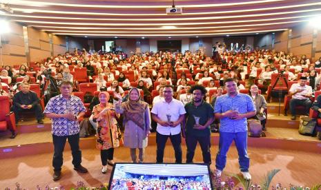 Kementerian Komunikasi dan Informatika (Kemkominfo) memfasilitasi jurnali Papua Barat berdiskusi dengan mahasiswa Unpad dengan tema Jurnalis Bermartabat, Media Massa Kuat, Indonesia Hebat di Kampus Unpad Jatinangor, Jawa Barat, Rabu (20/9/2023).