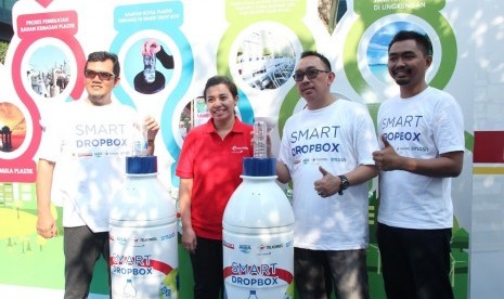 Kementerian Lingkungan Hidup dan Kehutanan (KLHK) mendukung langkah Danone-AQUA, Alfamart, Telkomsel dan Smash meluncurkan Smart Drop Box (SDB) yang dipamerkan di Car Free Day, Ahad (13/5).