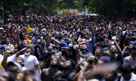 Kementerian Luar Negeri Indonesia terus memantau seluruh WNI yang berada di Sri Lanka.