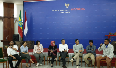 Kementerian Luar Negeri Mengundang Diskusi lima perusahaan Indonesia di Ethiopia, Djibouti dan Uni Afrika. Diskusi dengan sejumlah pimpinan perusahaan Indonesia di Ethiopia serta masyarakat Indonesia di Addis Ababa, bertempat di KBRI Addis Ababa, Jumat (13/7) malam waktu setempat. 