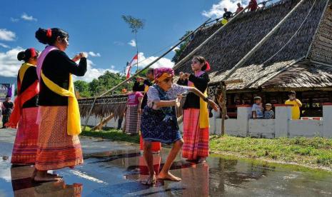 Festival Teluk Jailolo (FTJ) 2021 di Halmahera Barat (ilustrasi). Pemerintah Kabupaten (Pemkab) Halmahera Barat (Halbar), Maluku Utara (Malut), akan mengembangkan potensi wisata andalan di Tobaru melalui pemanfaatan geopark sebagai destinasi nasional yang mempunyai bebatuan letusan gunung api Kaldera.