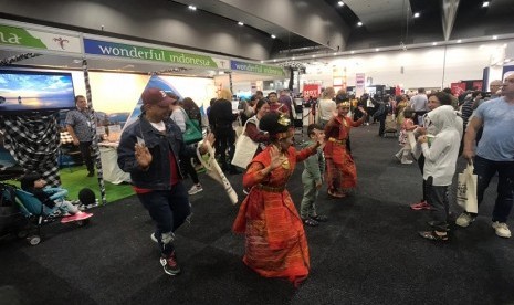 Kementerian Pariwisata (Kemenpar) melanjutkan kegiatan promosi Wonderful Indonesia di Flight Centre World Travel Expo di Perth dan Melbourne, Australia. Pameran juga diramaikan berbagai tarian daerah Indonesia