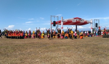 Kementerian Pariwisata, Pemprov NTB, dan Pemkab Dompu bersama-sama menutup acara Festival Pesona Tambora 2018 di Doro Ncanga, Kabupaten Dompu, NTB, Rabu (11/4).  