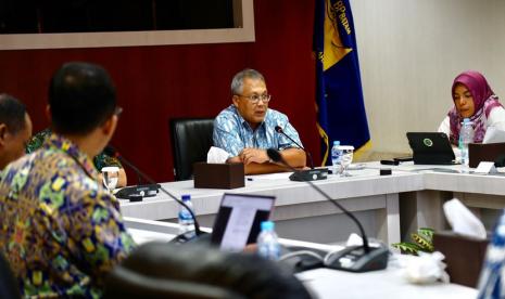 Kementerian Pekerjaan Umum dan Perumahan Rakyat (PUPR) RI menggelar rapat teknis bersama BP Batam untuk mempercepat pembangunan Kawasan Rempang, di Marketing Center BP Batam, Rabu (27/9/23). Direktur Pengembangan Kawasan Permukiman, Direktorat Jendral Cipta Karya, KemenPUPR, Johanes Wahyu Kusumo Susanto menegaskan, Kementrian PUPR akan mendukung penuh Proyek Strategis Nasional (PSN) Rempang Eco City.