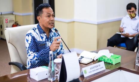 Kementerian Pendayagunaan Aparatur Negara dan Reformasi Birokrasi (Kemenpan RB) telah menerbitkan Peraturan Nomor 8 tahun 2021 tentang Sistem Manajemen Kinerja Pegawai Negeri Sipil. Sehubungan dengan hal tersebut dalam rangka peningkatan kapasitas aparatur di lingkungan Pemkab Muba, Pemerintah Kabupaten Musi Banyuasin menggelar Sosialisasi Penyusunan Sasaran Kinerja dan Penilaian Kinerja Pegawai Negeri Sipil Tahun 2021 di Ruang Rapat Randik, Kamis (06/01/2022). 