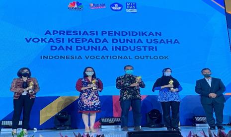 Kementerian Pendidikan dan Kebudayaan (Kemendikbud) memberikan apresiasi kepada Astra Daihatsu Motor (ADM) atas komitmennya dalam mendukung pengembangan pendidikan vokasi di Tanah Air. Penghargaan itu diberikan melalui acara bertajuk Indonesia Vocational Outlook, Senin (21/12).