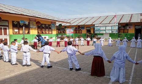 Kementerian Pendidikan, Kebudayaan, Riset, dan Teknologi (Kemendikbudristek) telah menerbitkan Permendikbudristek Nomor 46 tahun 2023 tentang Pencegahan dan Penanganan Kekerasan di Lingkungan Satuan Pendidikan (PPKSP). Regulasi ini menjadi landasan penting dalam menciptakan lingkungan belajar yang aman, nyaman dan inklusif bagi semua.