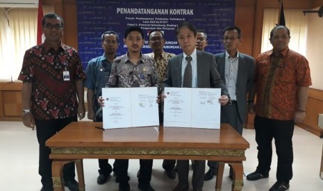 Kementerian Perhubungan cq. Direktorat Jenderal Perhubungan Laut bersama Perusahaan Joint Venture Kontraktor menandatangani kontrak paket 2 Pembangunan Pelabuhan Patimban bertempat di Ruang Sriwijaya Kantor Pusat Kementerian Perhubungan, Jumat (30/11). 