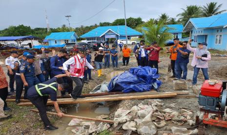 Kementerian Perhubungan cq. Direktorat Jenderal Perhubungan Laut melalui Unit Penyelenggara Pelabuhan (UPP) Tanjung Redeb dan PT. Mitra Samudera Kreasi, Jumat (13/1/2022), melakukan penandatanganan adendum perjanjian sewa barang milik negara berupa sebagian tanah dan/atau bangunan di Pelabuhan Tanjung Redeb.  